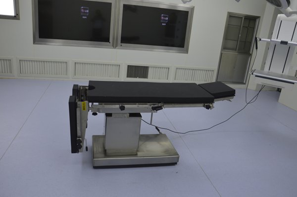 OT008 Electric Medical Traction Operating Table 